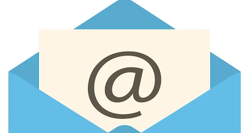 Ilustração de um envelope aberto com uma mensagem saindo.