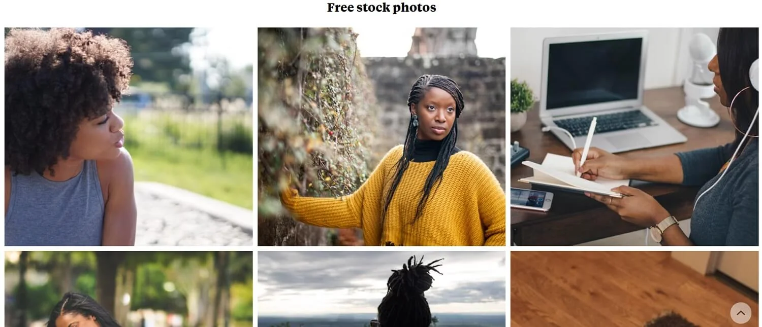 Tela do banco de imagens gratuitas Nappy com uma mulher com tranças em um suéter amarelo, uma mulher escrevendo em um caderno e uma mulher com cabelos cacheados