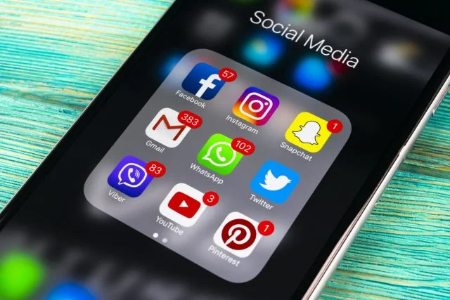 Gestão de redes sociais.