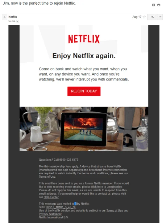 E-mail da Netflix com imagem de tablet passando uma imagem de filme ou série