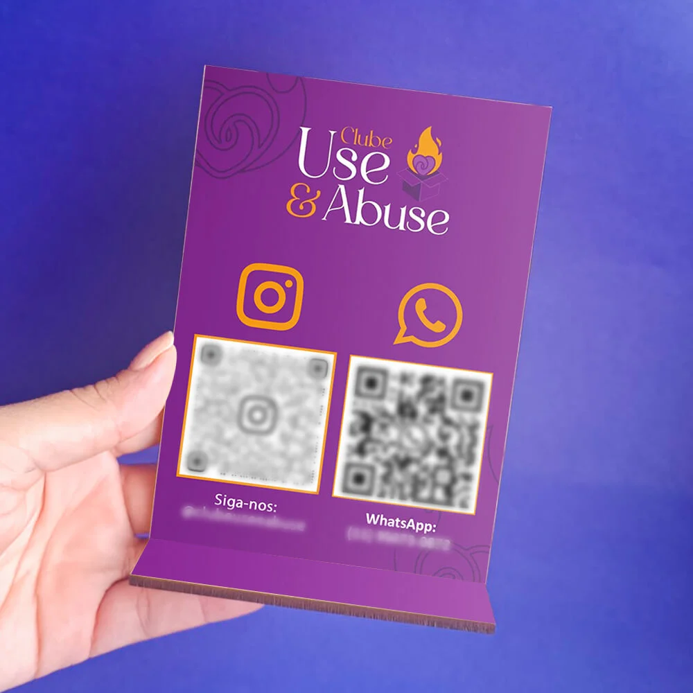 Placa do Clube Use & Abuse com QR code para WhatsApp