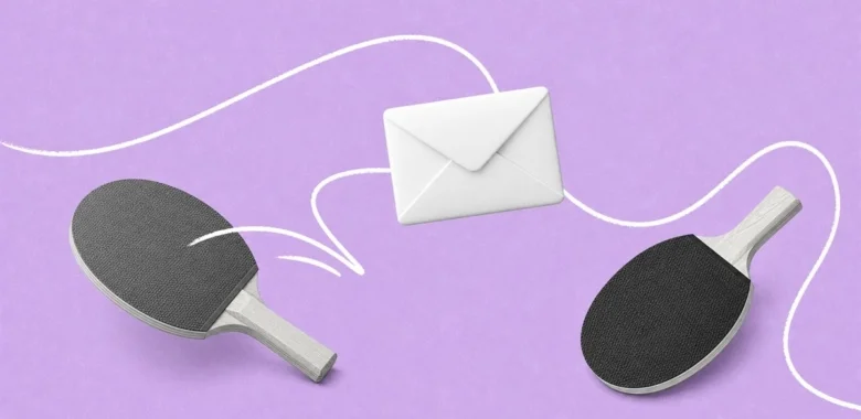 Capa sobre bounce email com envelope rebatido entre raquetes de pingue-pongue.