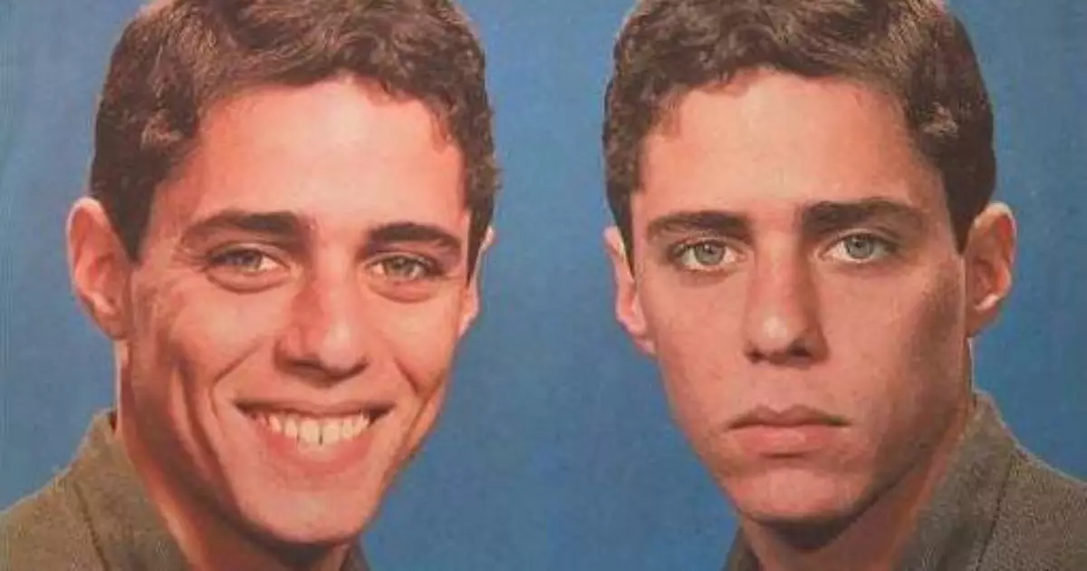 Foto clássica da capa do álbum “Chico Buarque de Hollanda”, que mostra Chico Buarque sorridente à esquerda, e sério à direita.