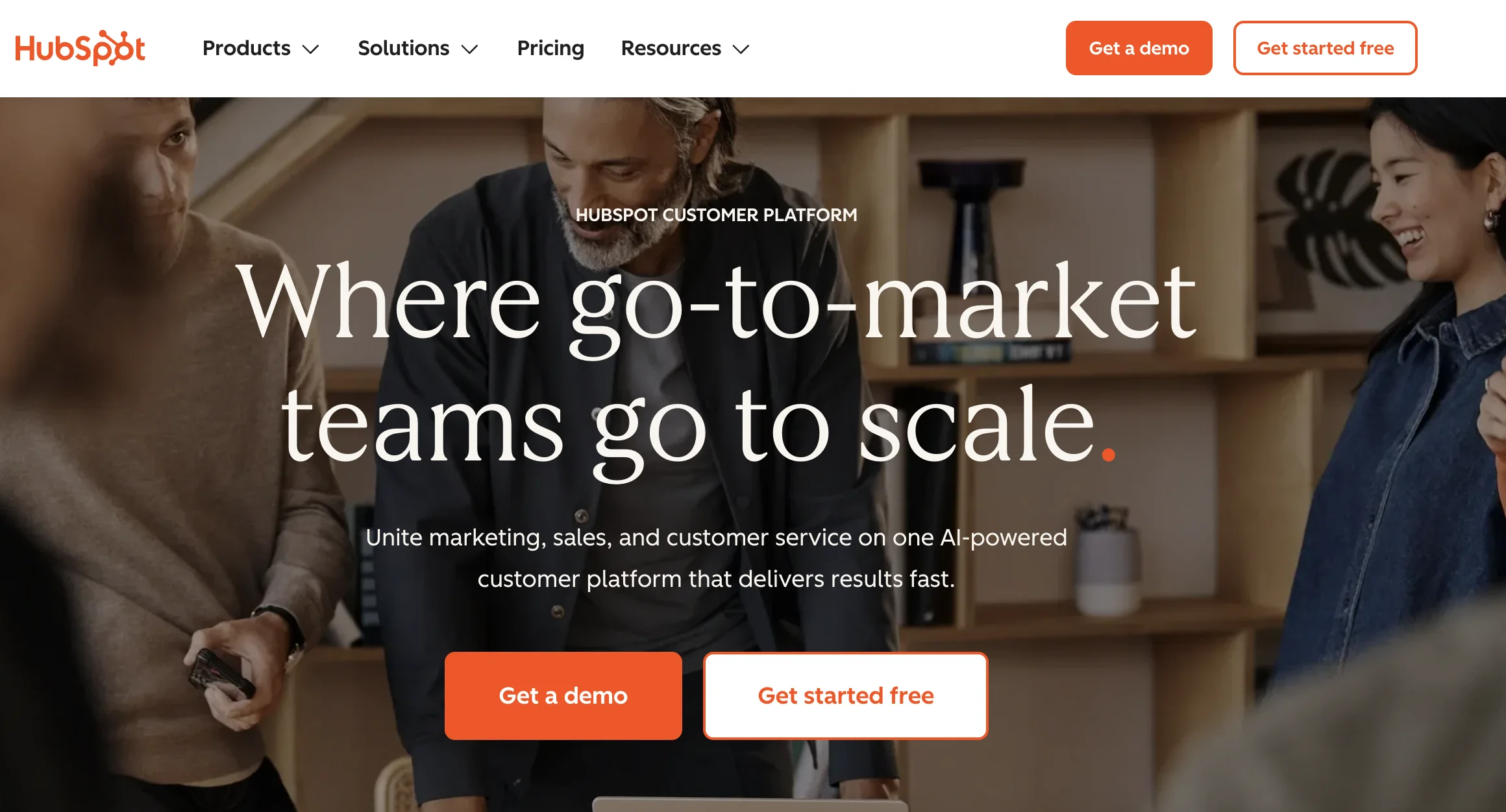 HubSpot homepage showing headline and buttons for demo and free trial