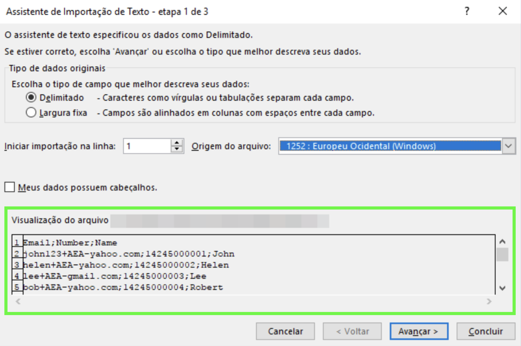 Assistente de importação de texto do Excel exibindo um arquivo com codificação incorreta, tornando o texto ilegível.
